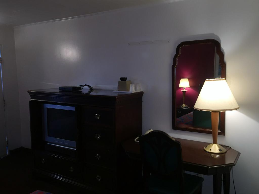 Budget Inn Wrightstown Bagian luar foto